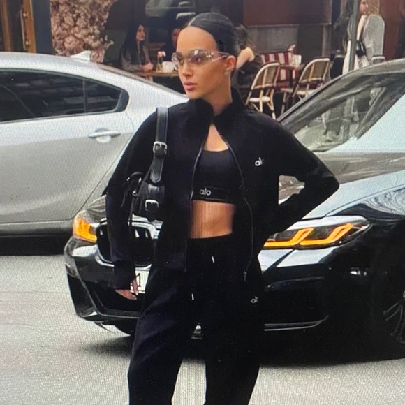 ALO Yoga Black Activewear Set - Picture 2 of 5